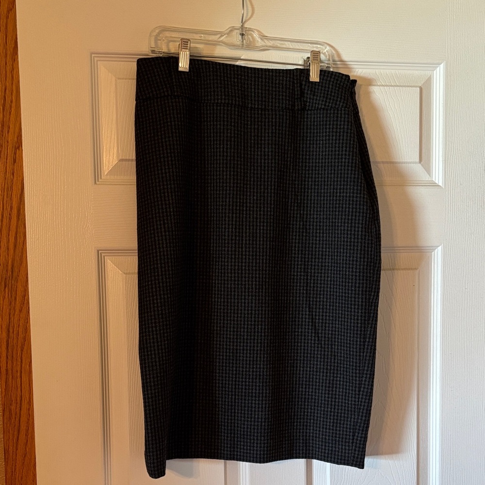 Anne Klein Black Checkered Midi Skirt